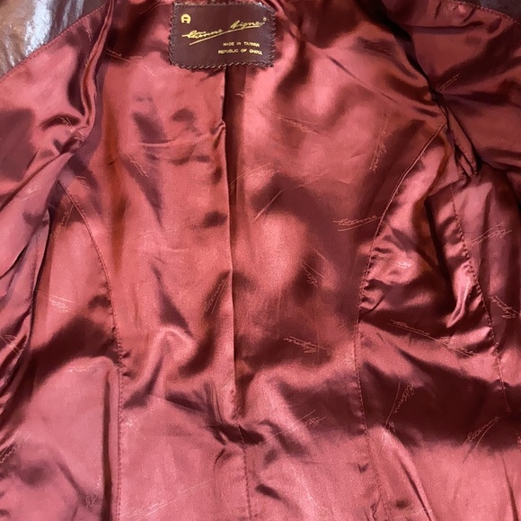 Etienne Aigner vintage leather blazer. Size 10. - Picture 3 of 3